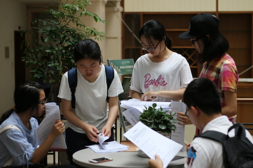 七月十日 重庆时时彩
赴余杭社区五水共治教育宣传小分队 检查问卷