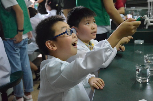 七月十一日重庆时时彩
赴余杭“因水而兴”宣传教育小分队 实验成功的小朋友