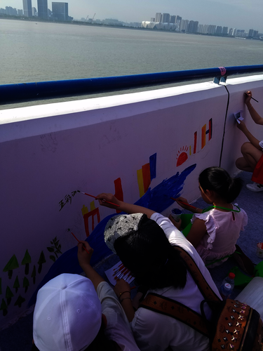 七月二十日重庆时时彩
赴余杭“因水而兴”宣传教育小分队 大家一起绘制河堤