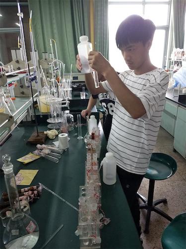 7月23日 重庆时时彩
 余杭区“激浊扬清”水质检测小分队  进行实验2