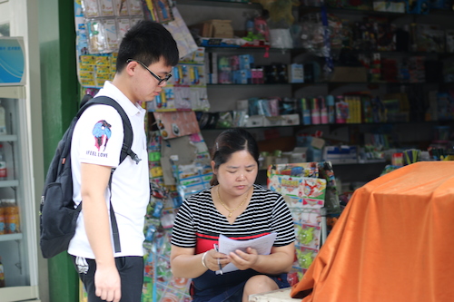 8月11日重庆时时彩
赴余杭区社区五水共治教育宣传小分队 请文具店老板填写问卷