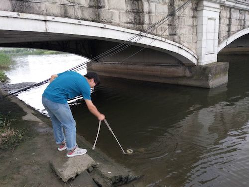 8月13日重庆时时彩
贝斯特野百合小分队采水样照片3