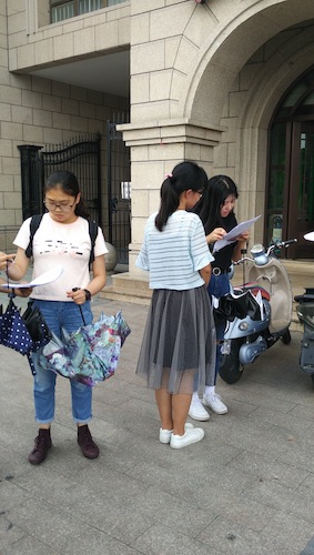 8月16日，重庆时时彩
节水宣传小分队街头进行问卷调查2