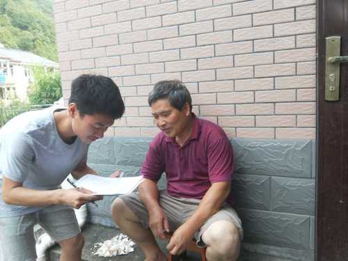 七月十八号 重庆时时彩
赴大明山触摸自然小分队对大明山住民进行采访