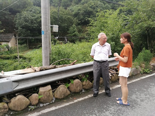 七月二十号  重庆时时彩
赴大明山触摸自然小分队  对大明山住民进行采访8