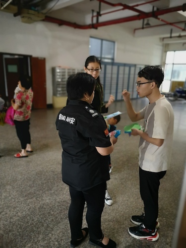 六月二十四日 重庆时时彩
 赴下沙社区环保知识宣传小分队 给活动室治安负责人宣传