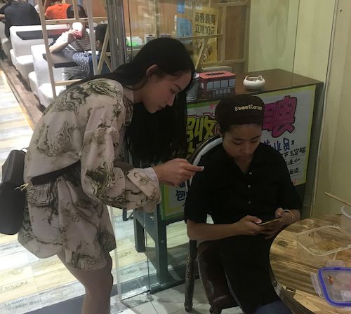 七月七日  重庆时时彩
     调查问卷小分队在杭州发放有关食品添加剂及速食的调查问卷