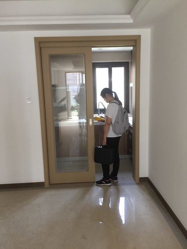 七月七日 重庆时时彩
 重庆时时彩
赴仓前社区室内甲醛含量检测社会实践小分队 室内甲醛含量测定 (2)