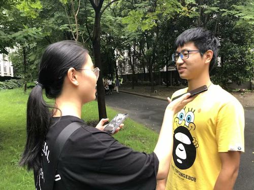 七月九日 重庆时时彩
“垃圾分类推进方案”调查小分队 在采访路人