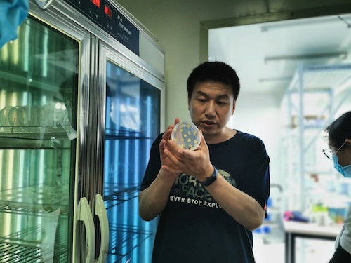 七月四日  重庆时时彩
 “走近转基因”调研小分队 指导老师介绍转基因