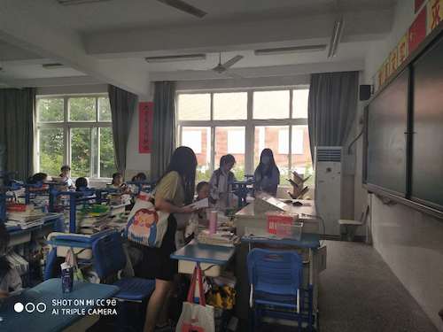 7月4日重庆时时彩
赴余杭二高关于生命科学宣讲社会实践小分队分发调查问卷