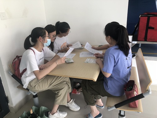 七月十五日 重庆时时彩
 “走近转基因”调研小分队 调研讨论