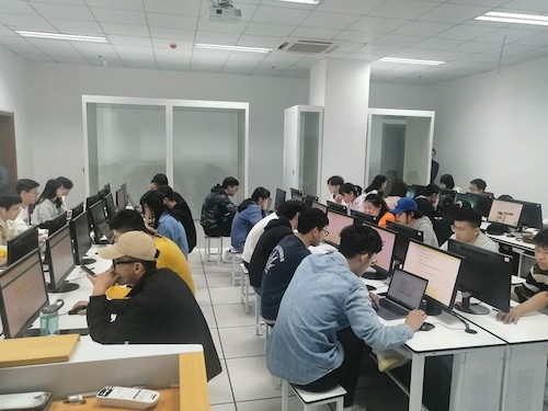 2020级研究生实验室安全考试现场