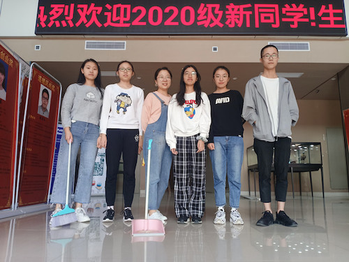 打扫慎园15号楼大厅后的合照_副本