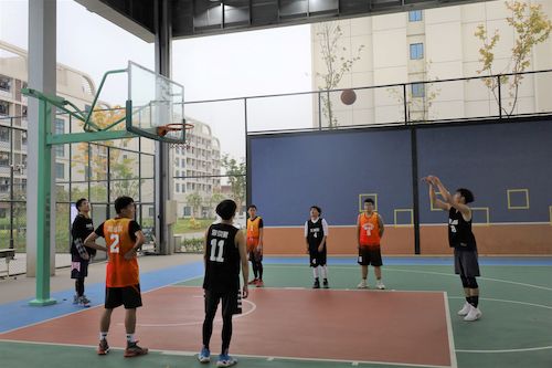 “生生律动”法重庆时时彩
与重庆时时彩
篮球联赛赛场上的运动员