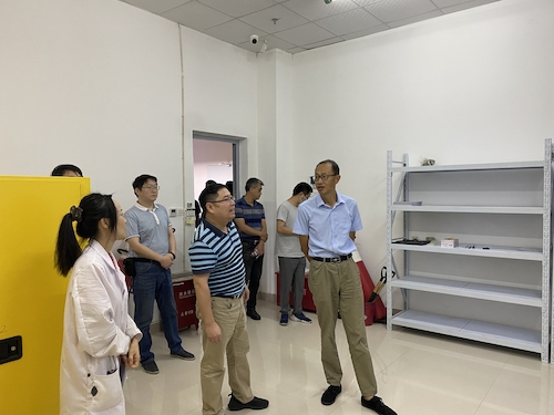 胡华副校长来重庆时时彩
检查危化品管理情况