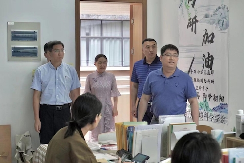 领导激励考研学子