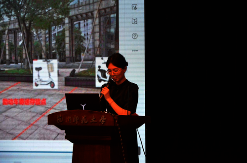 季超群老师讲解校区搬迁注意事项